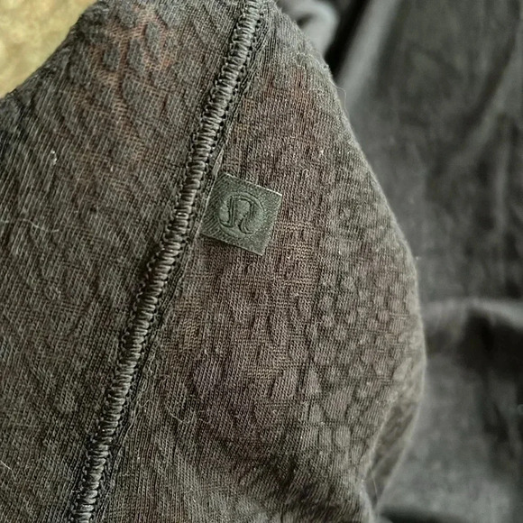 Lulu lemon black tank top racerback lead with the heart women's size 6 - Picture 8 of 9